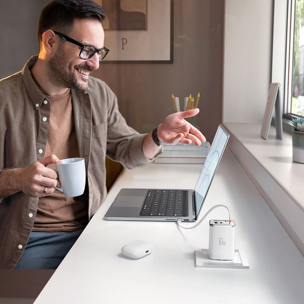 Mcdodo - Wall Charger FreeGo Series (CH-4103) - Built-in USB-C Retractable Cable, USB-A/C, 67W, Digital Display, 65cm - White