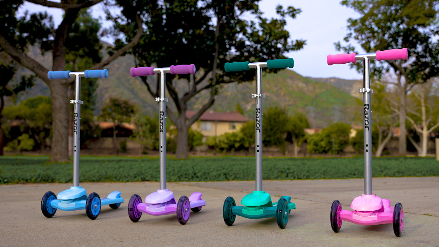 Razor Rollie Τρίτροχο παιδικό πατίνι με αφαιρούμενο καθισματάκι για παιδιά 2,5+ ετών σε χρώμα ροζ