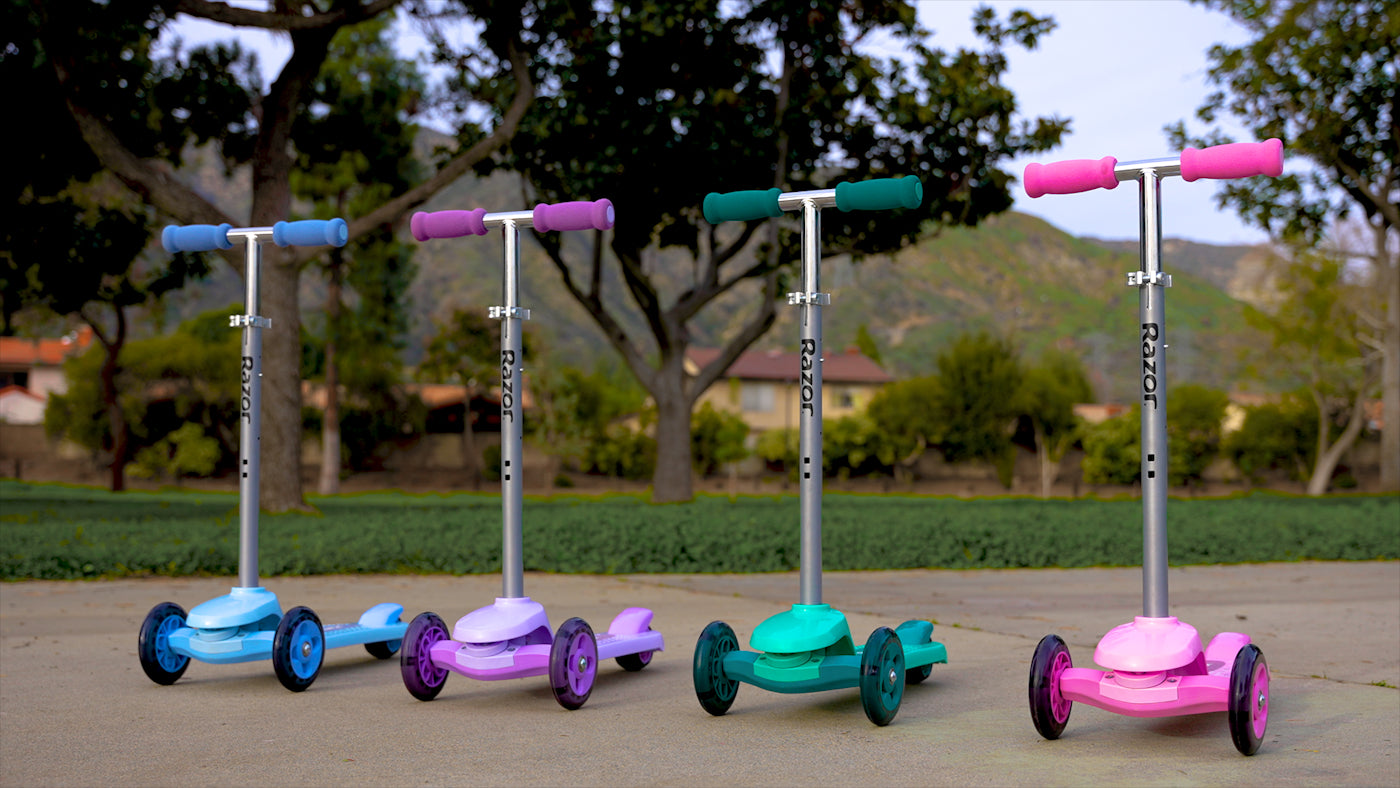 Razor Rollie Τρίτροχο παιδικό πατίνι με αφαιρούμενο καθισματάκι για παιδιά 2,5+ ετών σε χρώμα ροζ