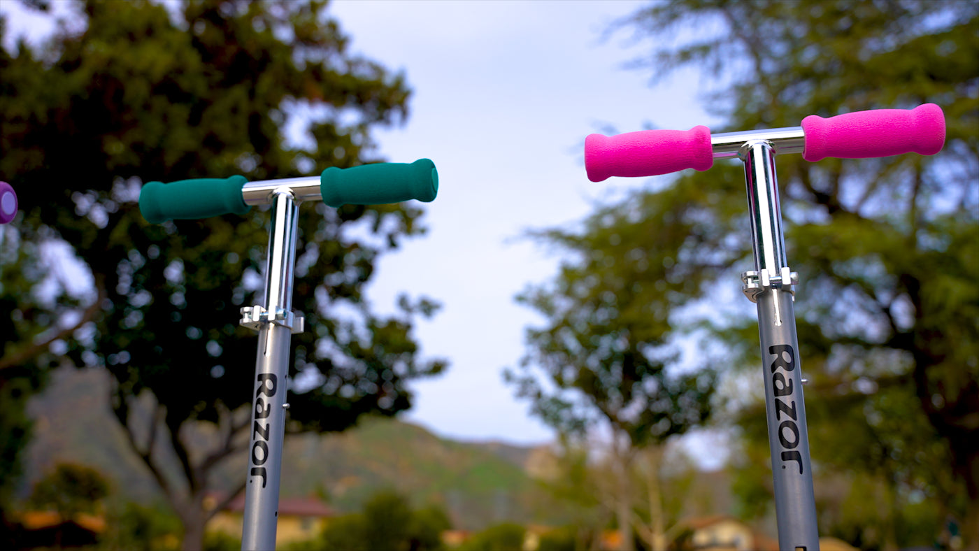 Razor Rollie Τρίτροχο παιδικό πατίνι με αφαιρούμενο καθισματάκι για παιδιά 2,5+ ετών σε χρώμα ροζ