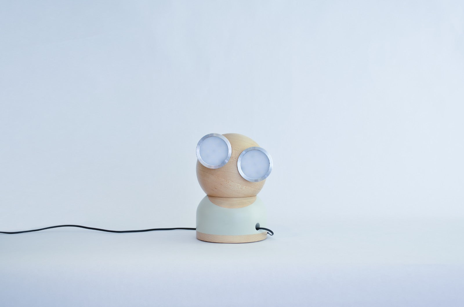Designnest® GoggleLamp |Mr Watt| Επιτραπέζιο Φωτιστικό από ξύλο σφενδάμου και αλουμίνιο με ρύθμιση φωτεινότητας αφής (white/wood)