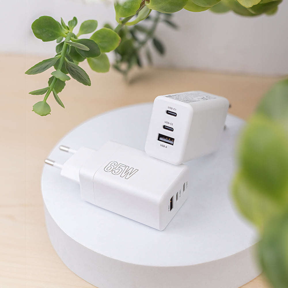 Maxlife MXTC‑08 (65ACC) Φορτιστής Επιτραπέζιος, 2× USB‑C & 1× USB‑A, 65 W – Λευκό