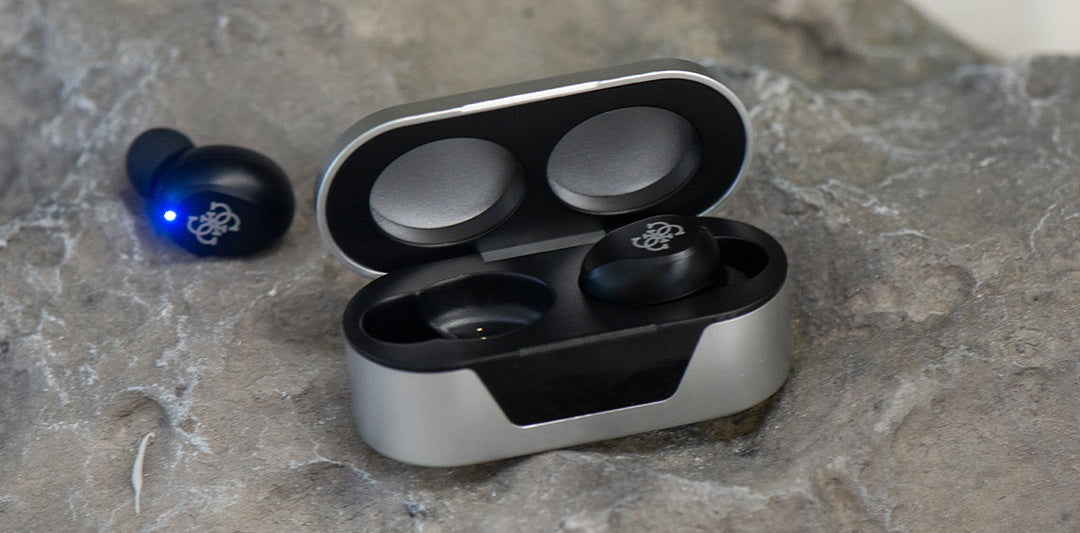 Guess Bluetooth Stereo Headset 5.0 True Wireless Ασύρματα Ακουστικά & θήκη φόρτισης (Silver - GUTWST31EG)