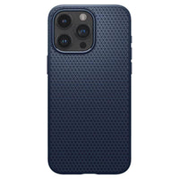 Η θήκη Spigen Liquid Air Case για iPhone 15 Pro Max σε μπλε χρώμα διαθέτει ένα σκούρο μπλε τριγωνικό σχέδιο, προσφέρει προστασία τριπλής κάμερας με τεχνολογία Air Cushion και είναι κατασκευασμένη από ανθεκτικό TPU για βελτιωμένη ανθεκτικότητα.