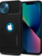 Ένα μαύρο smartphone σε μια θήκη Spigen Rugged Armor Matte Black για iPhone 13 εμφανίζει περήφανα το λογότυπο της Apple. Η οθόνη του σαγηνεύει με μια πολύχρωμη αφηρημένη ταπετσαρία σε μπλε, πράσινο και ροζ. Η θήκη συμβατή με MagSafe έχει ανάγλυφη λαβή και έναν διαφανή κύκλο που τονίζει το λογότυπο.