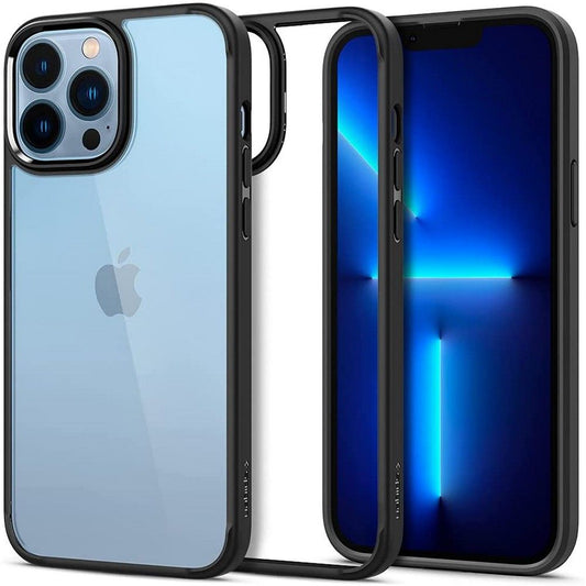 Τρεις συσκευές iPhone 13 Pro Max με θήκες Spigen Ultra Hybrid σε μαύρη ματ βιτρίνα εμφανίζουν εντυπωσιακές μπλε οθόνες και εμβληματικά λογότυπα της Apple. Αυτά τα τηλέφωνα είναι διατεταγμένα για όψη εμπρός και πίσω, διαθέτουν προστασία από πτώση για γαλήνη.